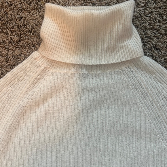 Neiman Marcus ~Cashmere Sweater Size M - Picture 3 of 6